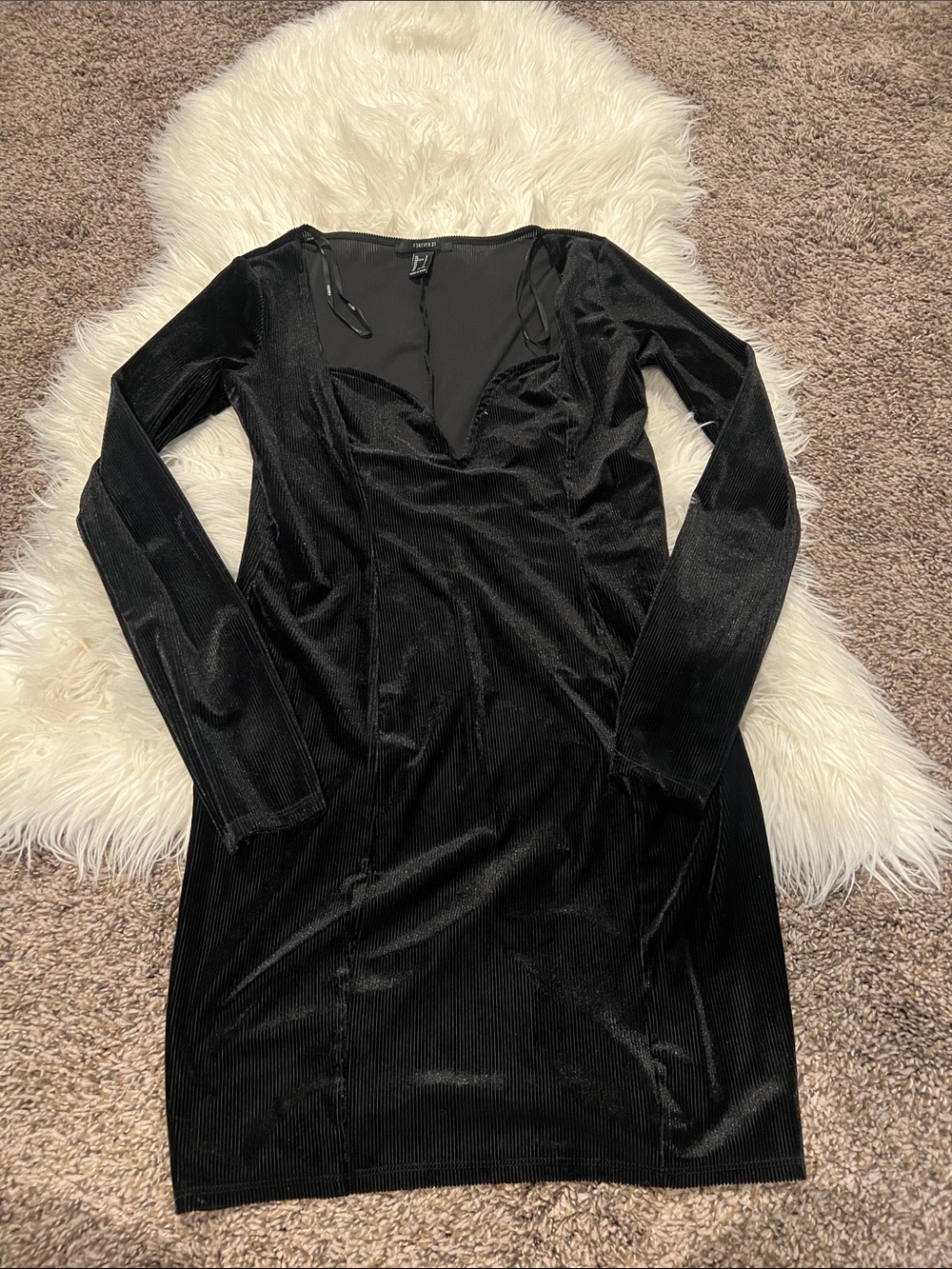 Forever 21 | Dresses | Forever 2 Black Longsleeve Velvet Bodycon Dress